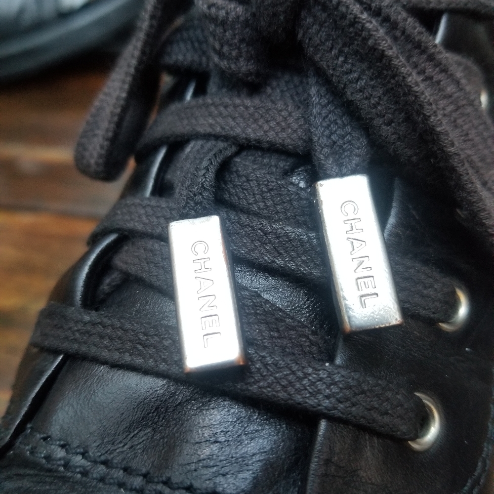 🆕 Chanel CC logo Cap Toe Shoes - Picture 6 of 10